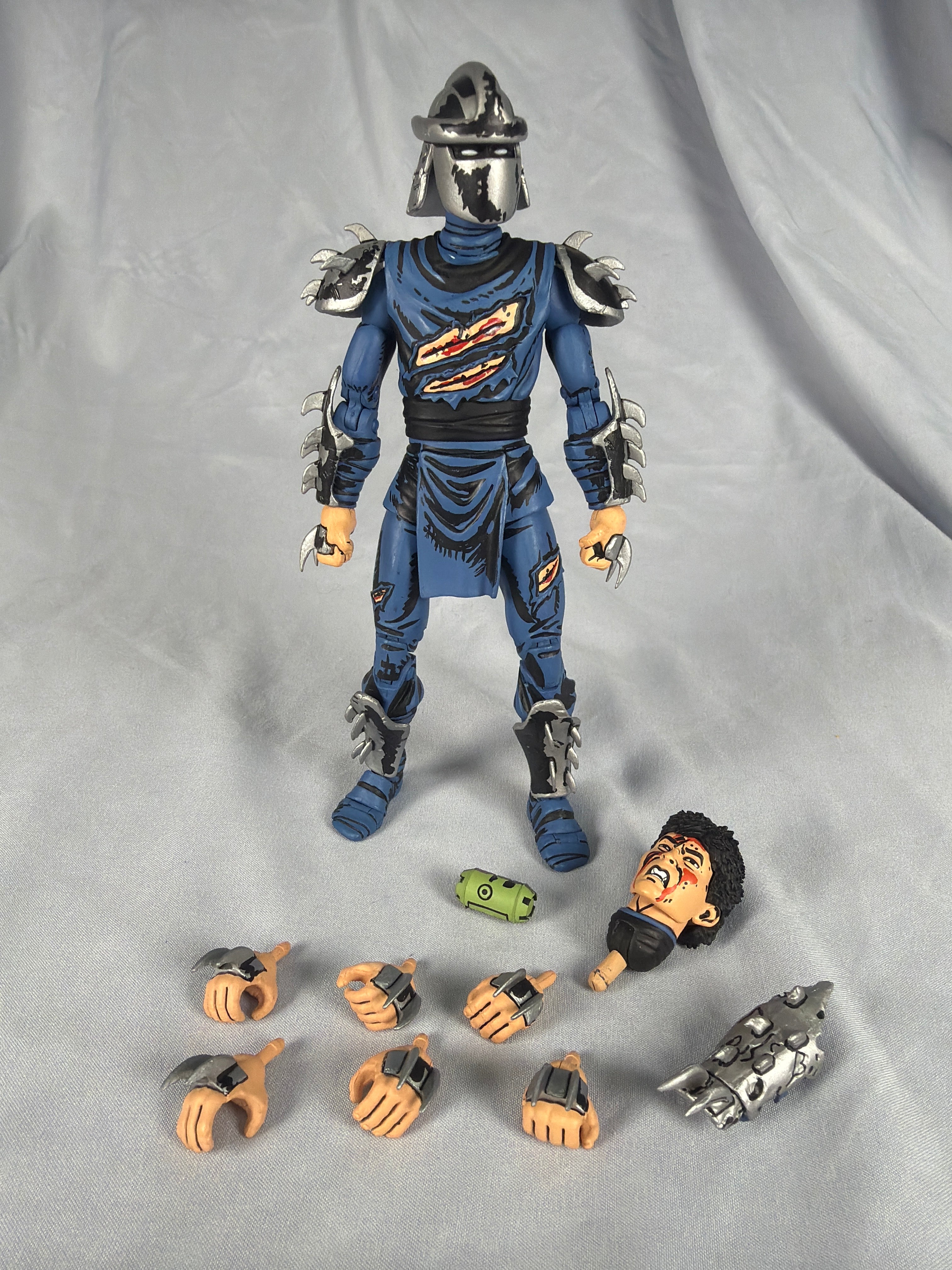 NECA Teenage Mutant Ninja Turtles TMNT Mirage Comics Blue Battle Damaged Shredder Figure